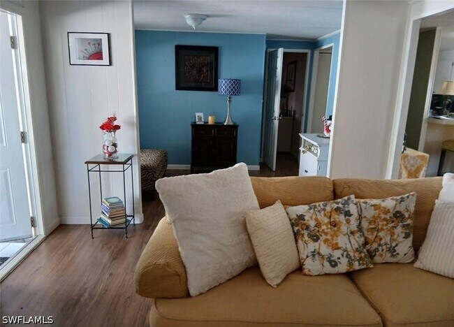 Foto del edificio - 2105 Cypress Ct