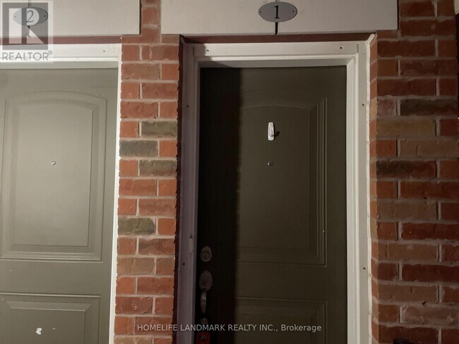 Building Photo - 2496 Post Rd