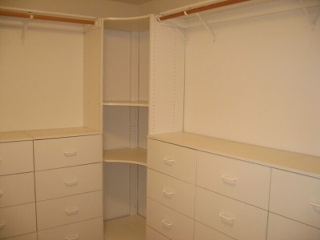 Foto del edificio - Spacious Newly Renovated 5 Bedroom Home in Tracy – $3,200/Month Available Soon!