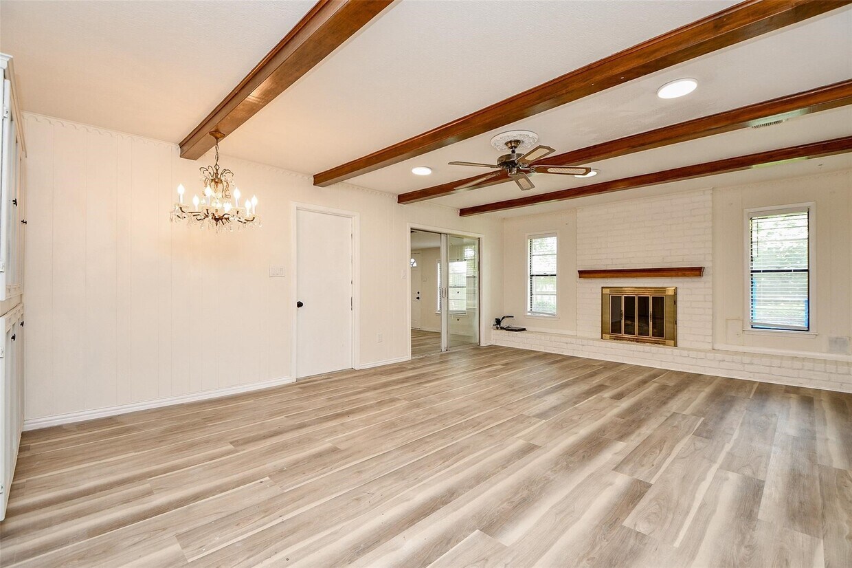 Building Photo - 162 Bluebonnet St