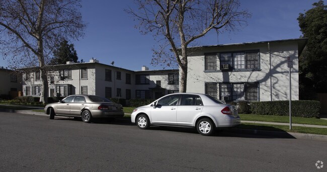 Building Photo - 5915-5919 Murietta Ave