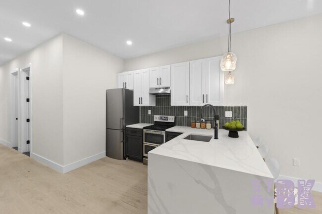 Foto del edificio - 3 bedroom in BROOKLYN NY 11221
