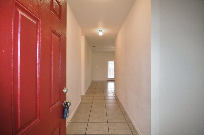 Foto del edificio - "Warm And Welcoming 3-2-2 With Open Living In a Prime Location!"