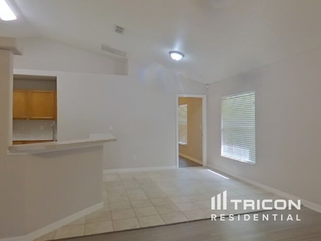Building Photo - 613 Westview Dr
