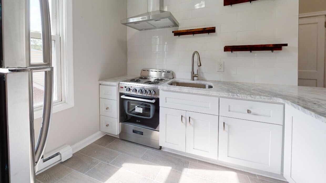 Kitchen - 108 Chestnut Pkwy