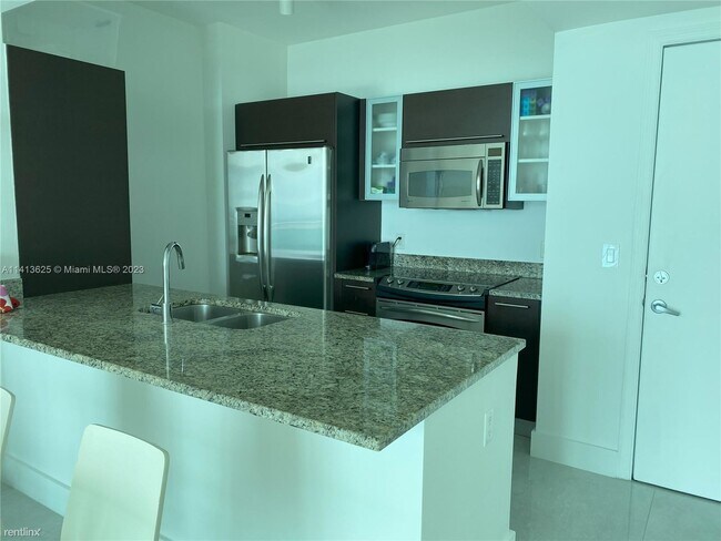 Building Photo - 1 br, 1 bath Condo - 951 Brickell Ave Apt ...
