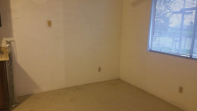 Building Photo - 40778 Rd 124
