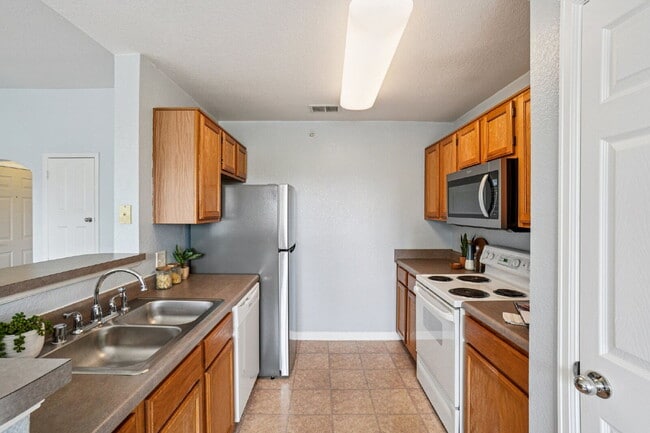 Building Photo - Gorgeous third floor - 1bd/1ba condo
