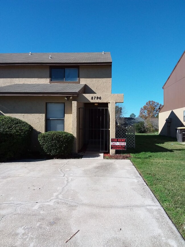 Building Photo - Two Bedroom Townhouse Near NAS Jax