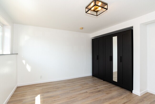 Foto del edificio - Fantastic 1 bedroom 1 bathroom condo in Queen Anne- Available NOW!