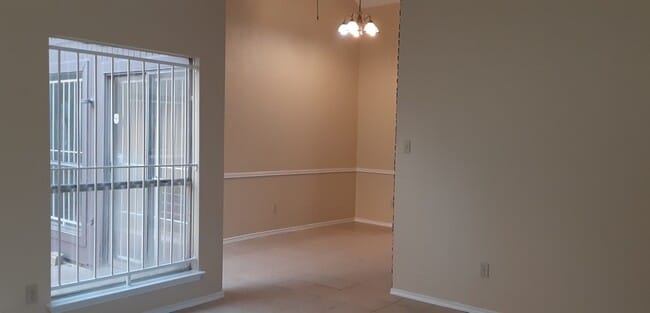 Foto del edificio - 8223 Furlong Ln