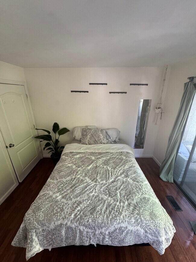 Foto del edificio - 6603 Reservoir Ct