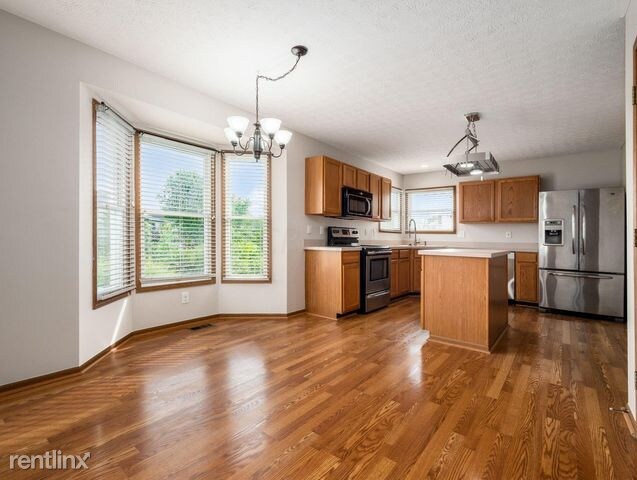 Foto del edificio - 3 br, 3 bath House - 5709 Silver Spurs Ln