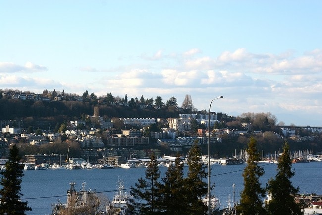 Building Photo - Lakeview Apartments