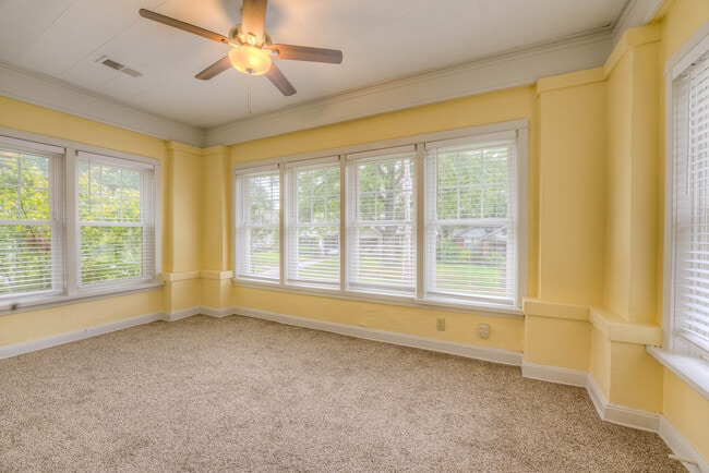 Foto del edificio - 296 N. Willett