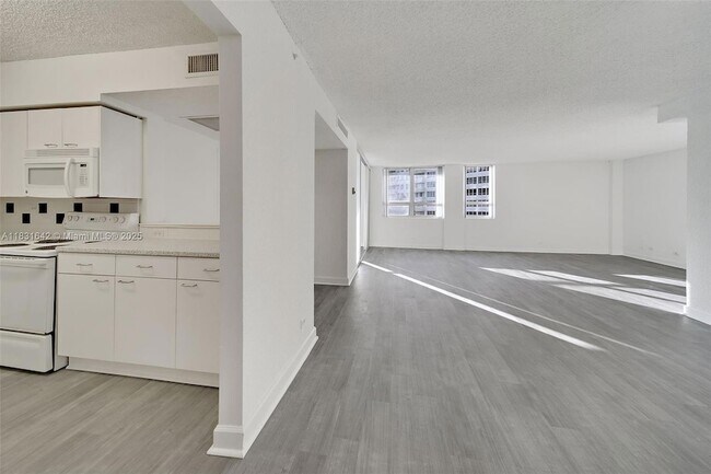 Foto del edificio - 1500 Bay Rd