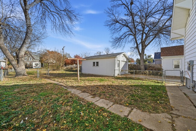 Building Photo - 410 D St