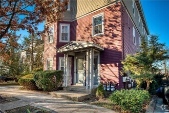 Building Photo - 128 Congdon St
