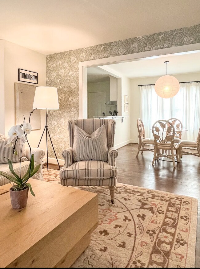 Sala de estar - 4445 6th Ave S