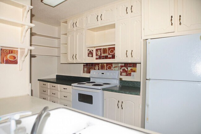 Building Photo - 102 Paul Revere Trail- A