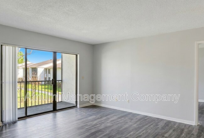 Foto del edificio - 8203 Sun Spring Cir