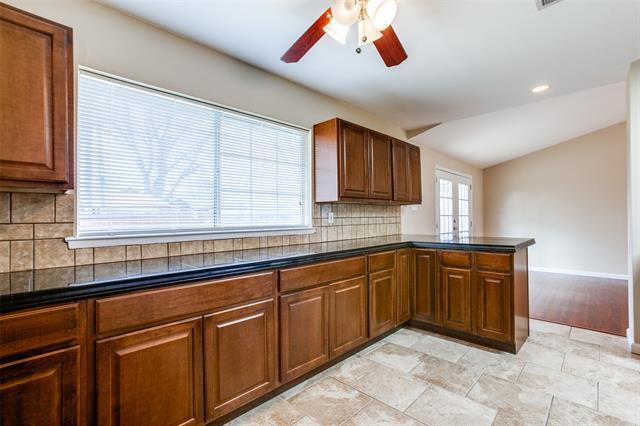 Building Photo - 811 Brentwood Ln
