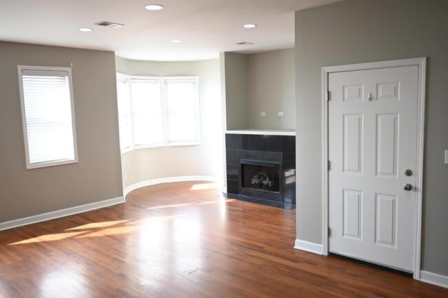 Foto del edificio - 529 N Racine Ave