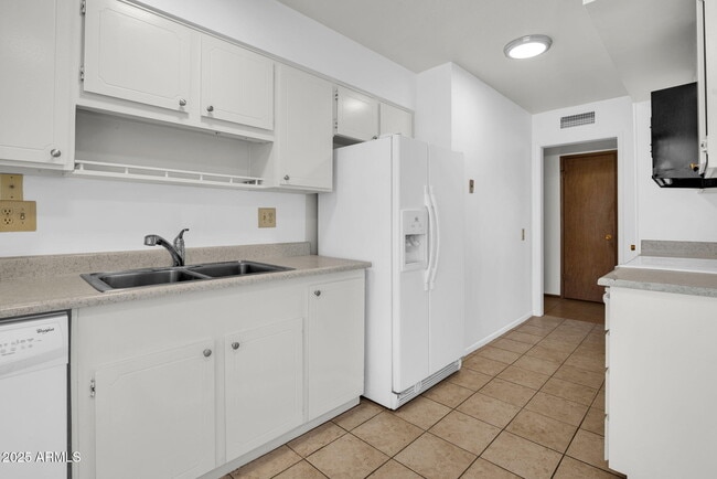 Building Photo - 10137 Willowcreek Cir