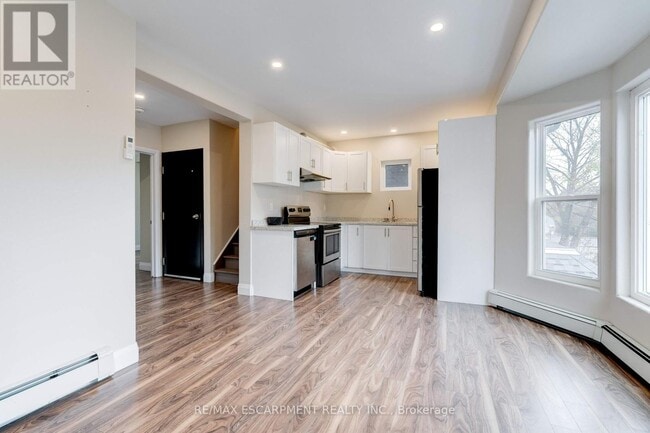 Photo du bâtiment - 152 Sanford Ave S