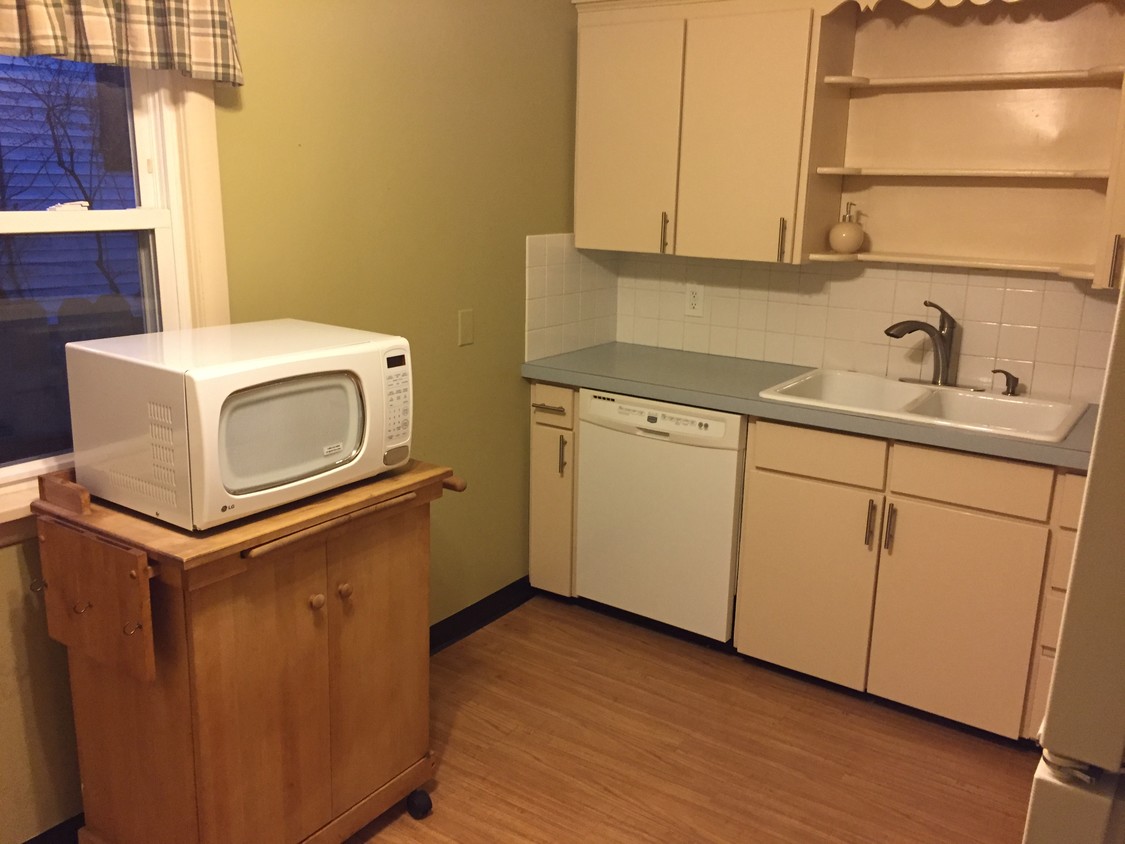 Primary Photo - 2440 Eastgate Ave