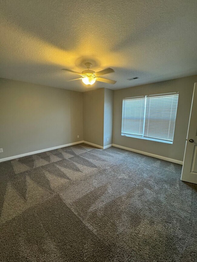 Building Photo - Devil&#39;s Glen Townhomes