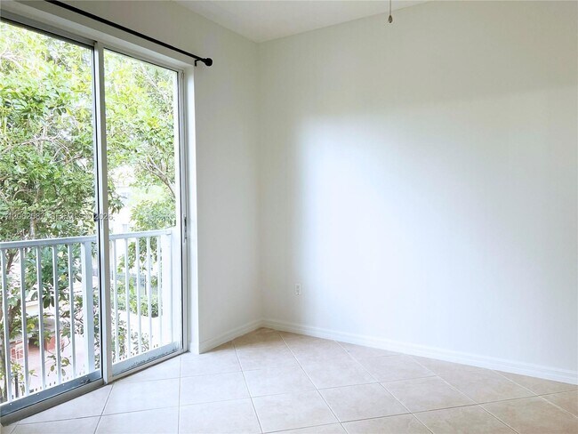Foto del edificio - 7085 Nova Dr