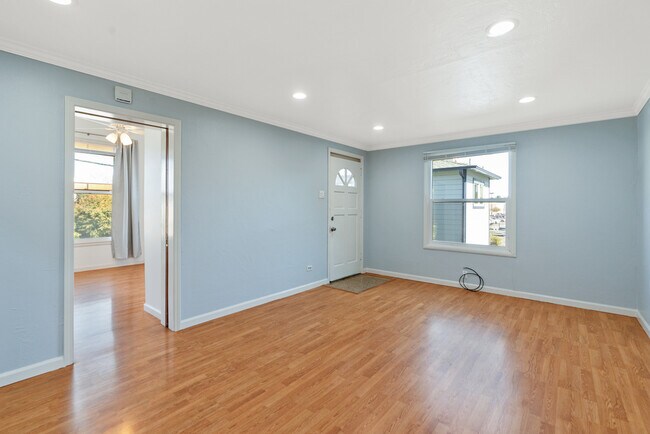 Building Photo - 2164 Alameda Ave