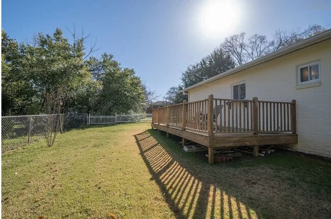 Foto del edificio - AVAILABLE MAY 15TH!