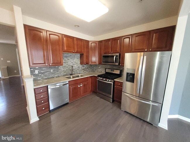 Foto del edificio - 4008 Spirea Ct