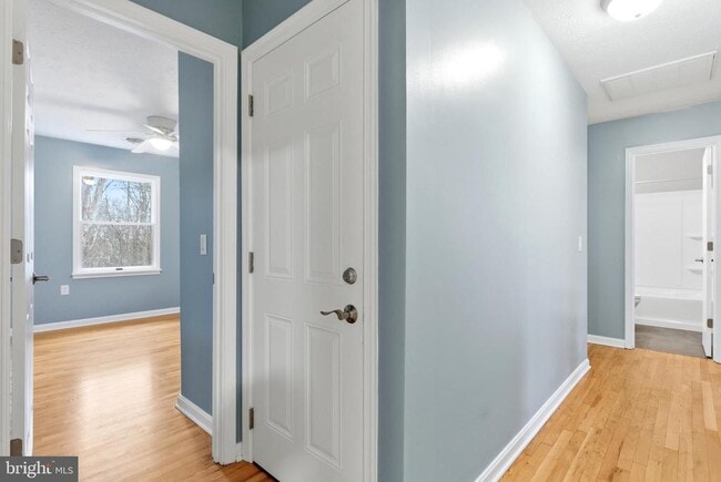 Foto del edificio - 122 Stuart Dr