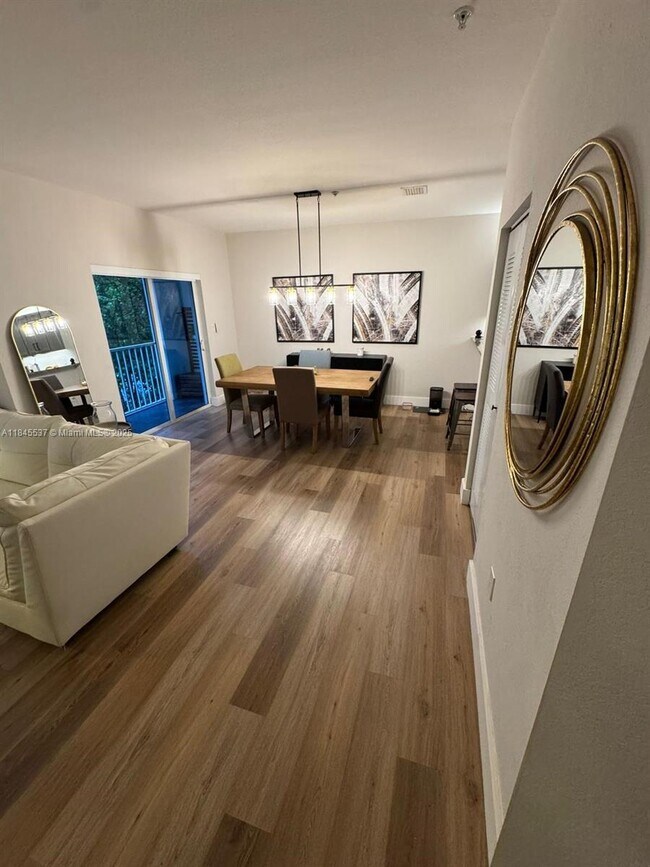 Foto del edificio - 8960 NW 97th Ave