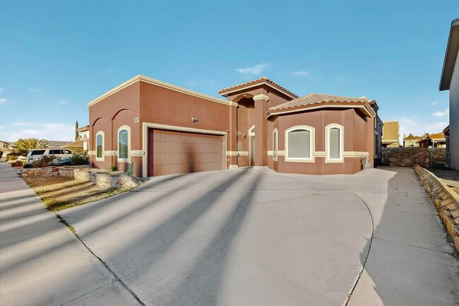 Building Photo - Charming 3 bedroom, 2.5 bath home in East El Paso!