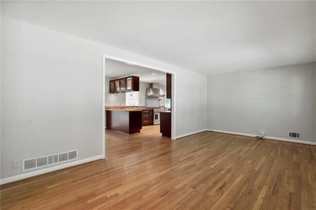 Foto del edificio - 3067 Greenbrook Way NE