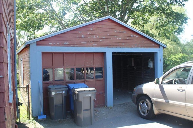 Building Photo - 211 Wolcott Ave