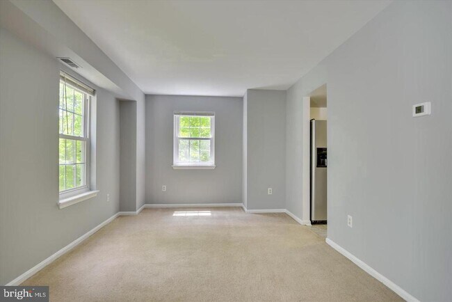 Foto del edificio - 678 Newbridge Ct