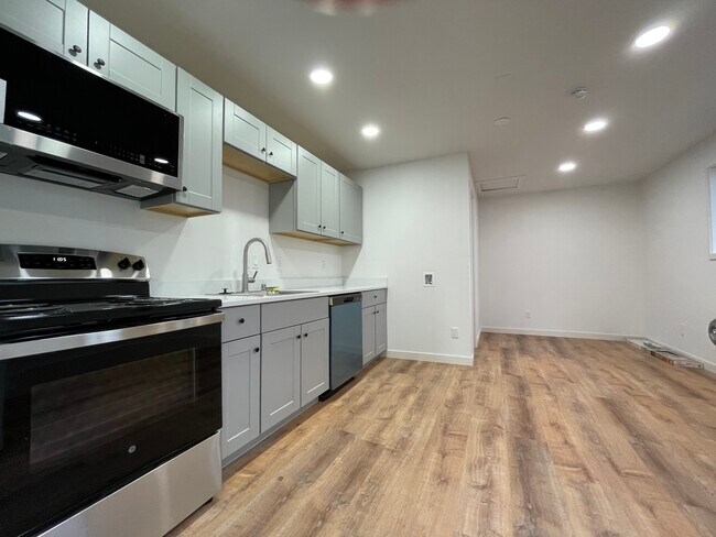 Foto del edificio - 704 NE 53rd St