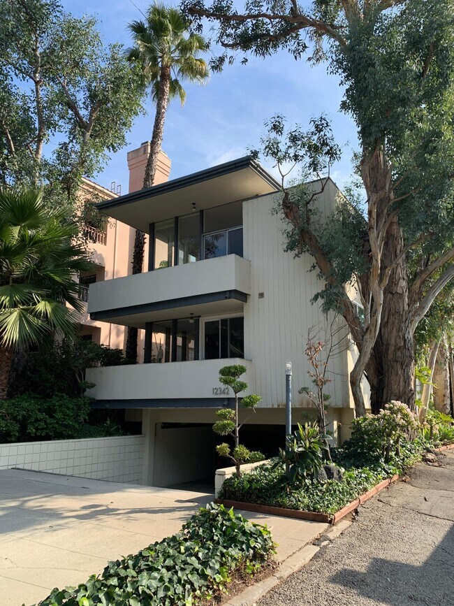 Building Photo - 12342 Montana Ave