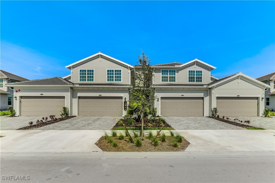 Foto principal - 15903 Grassland Ln