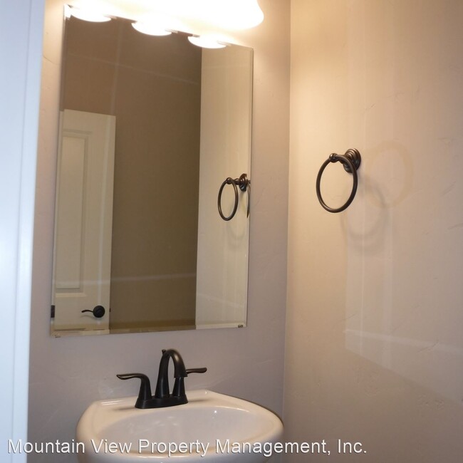 Foto del edificio - 3 br, 2.5 bath House - 20832 SE Gateway Drive