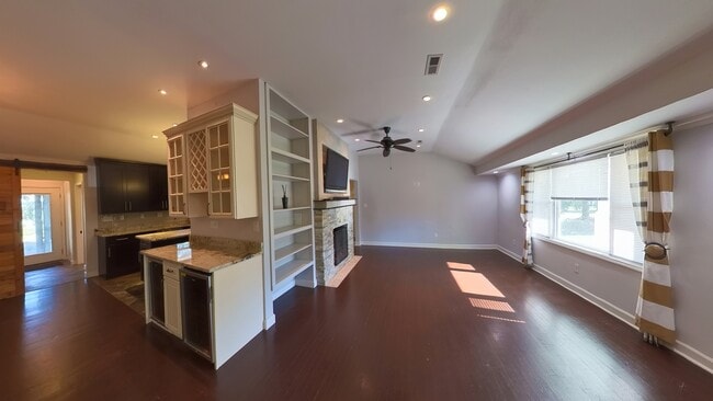 Building Photo - 710 Yucca Ave