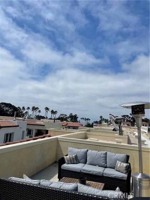 Foto del edificio - 3326 Doheny Way