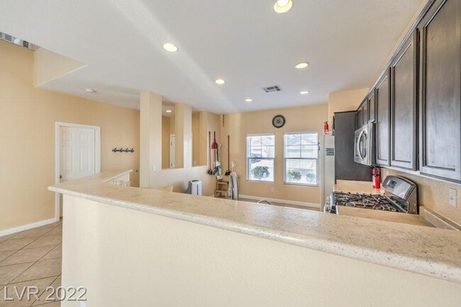 Building Photo - 2921 Bayliner Ave
