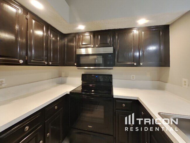 Foto del edificio - 7727 Mystic Point Ct W
