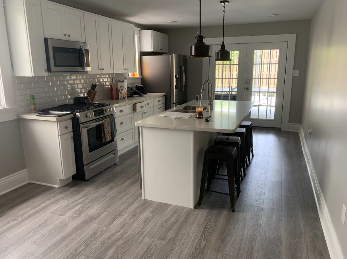 Foto principal - 7713 Hampson St